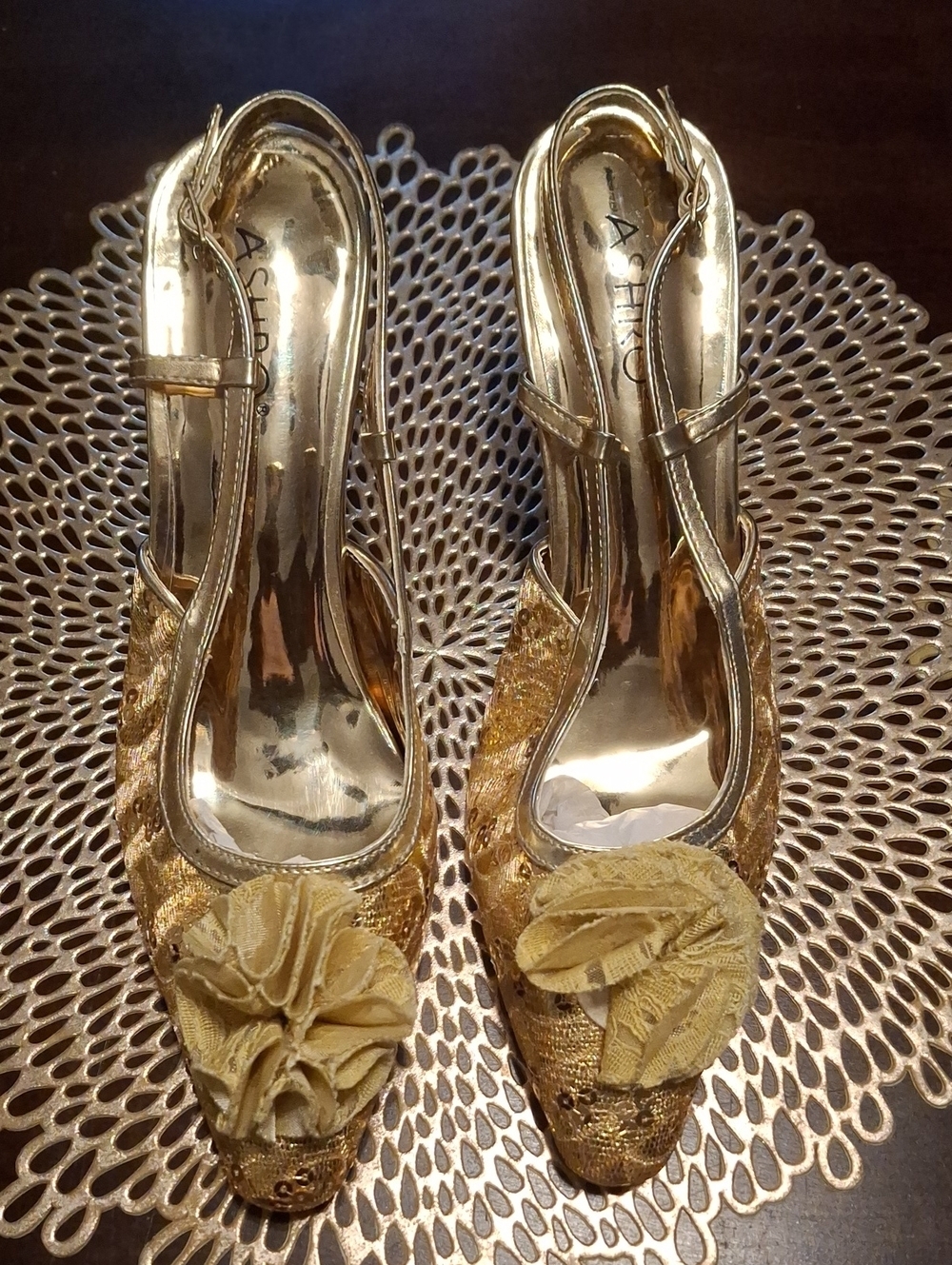 ASHRO Gold Floral Slingback Heels